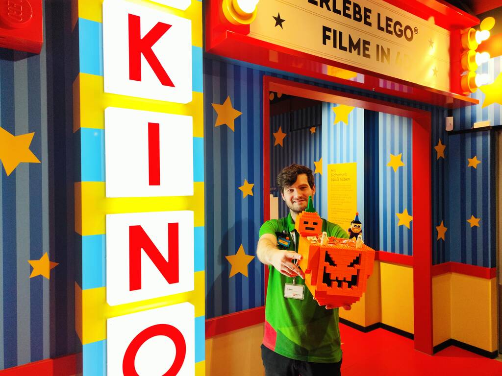 LEGO Discovery Centre Hamburg_Halloween_Master Model Builder Robert.jpeg